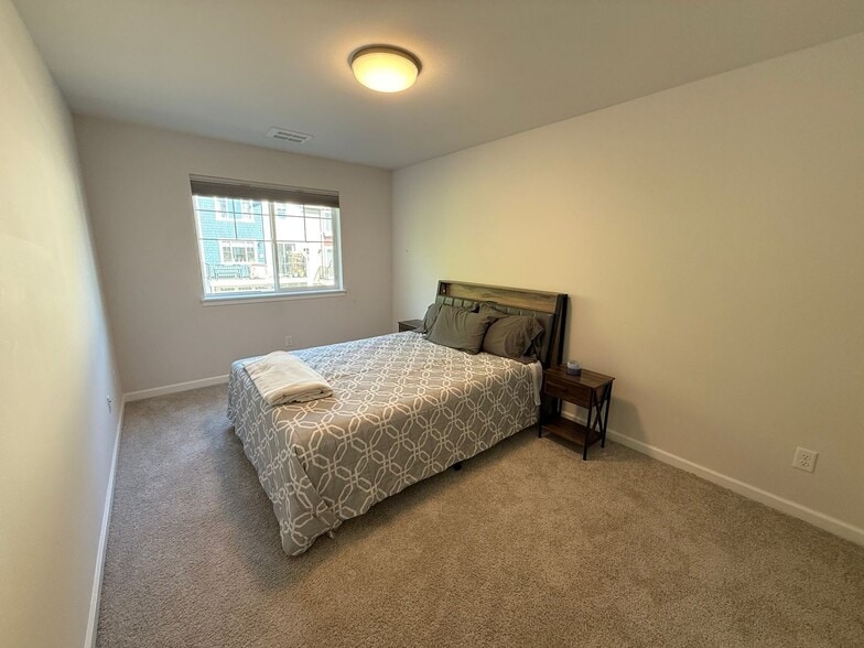 Building Photo - Hilltop Luxury Townhome with Stunning Valley Sunset Views