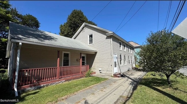 Building Photo - 98 Columbia St