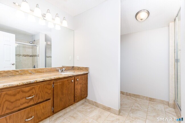 Building Photo - 25 Stanley St