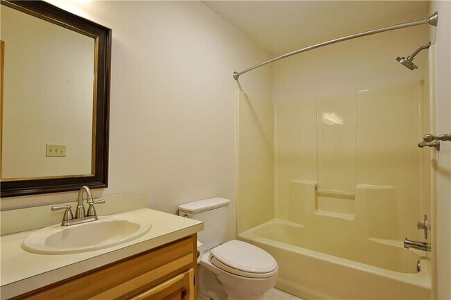 Building Photo - 127 Columbine Dr