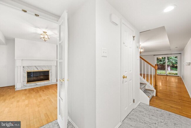 Building Photo - 404 Worthington Dr