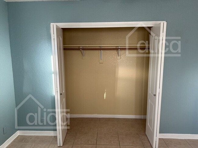 Building Photo - 13753 Oleander Ave