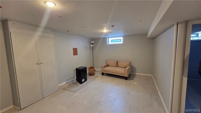 Building Photo - 1 Cresthaven Dr