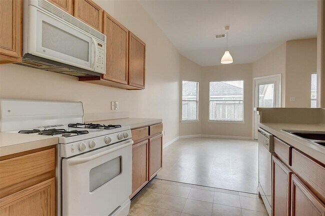 Building Photo - 19726 Cozy Cabbin Dr