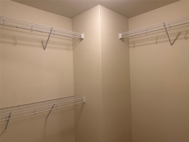 Building Photo - 21102 Echo Manor Dr