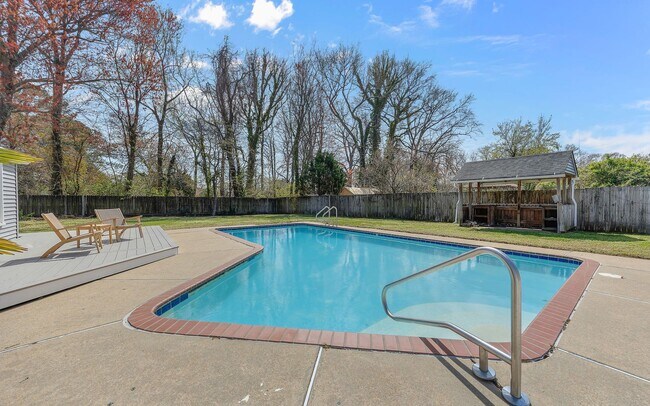 Building Photo - For Rent. 4 Bedrooms