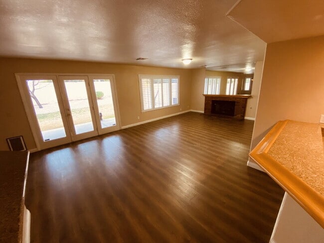 Building Photo - 8217 Ocean Terrace Way