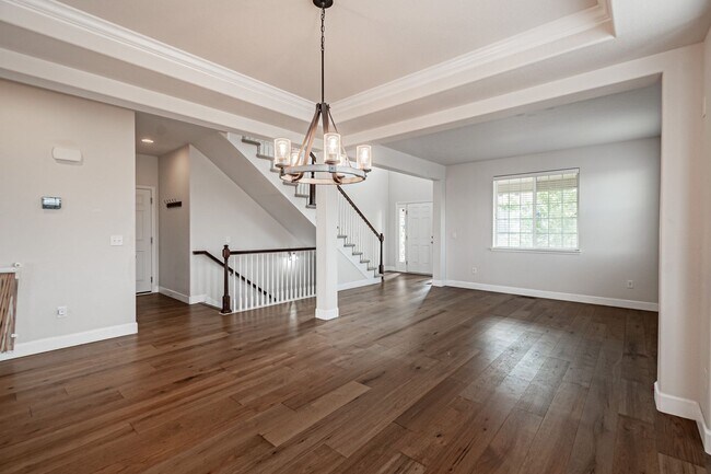 Building Photo - Spacious 5BD, 4BA Castle Rock Home with Fi...