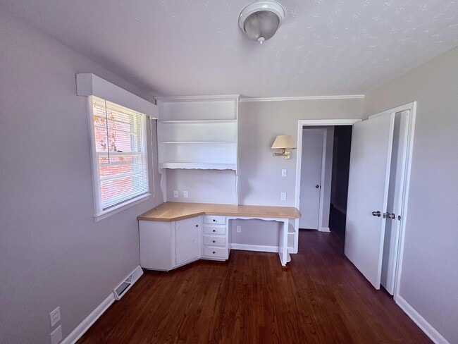 Building Photo - 406 Forest Grove Ave