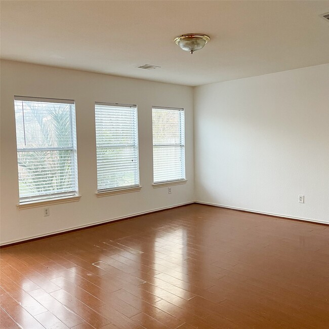 Building Photo - 11737 Logan Ridge Dr