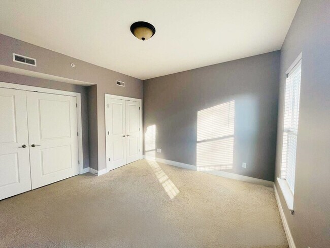 Building Photo - 2411 Brownsboro Rd