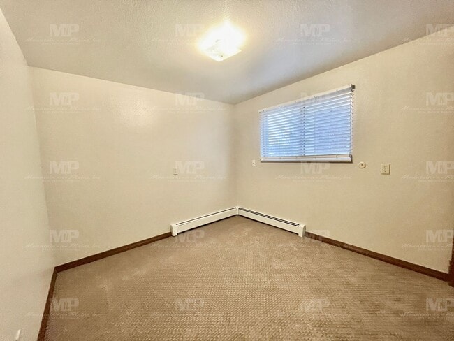 Building Photo - 1628 Azalea Dr