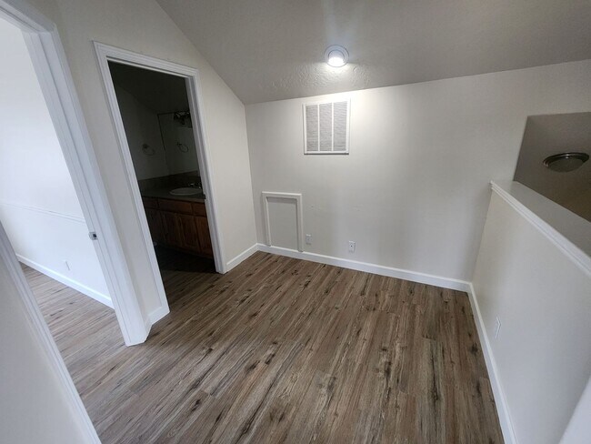 Building Photo - Remodeled 4 bedroom home