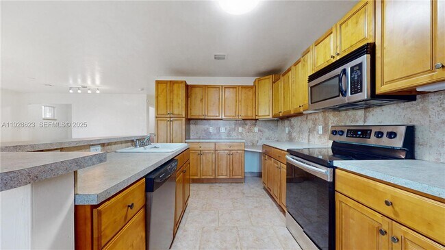 Building Photo - 15755 SW 92nd Ave