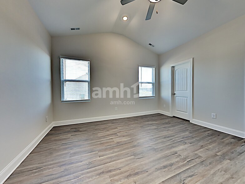 Building Photo - 190 Legacy Dr