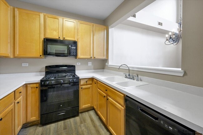 Building Photo - 2571 Hillsboro Blvd