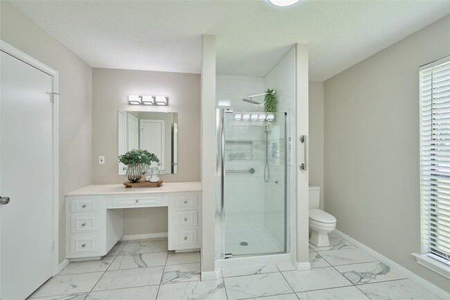 Building Photo - 26611 Oak Hill Dr