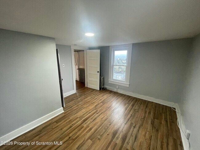 Building Photo - 949 N Irving Ave