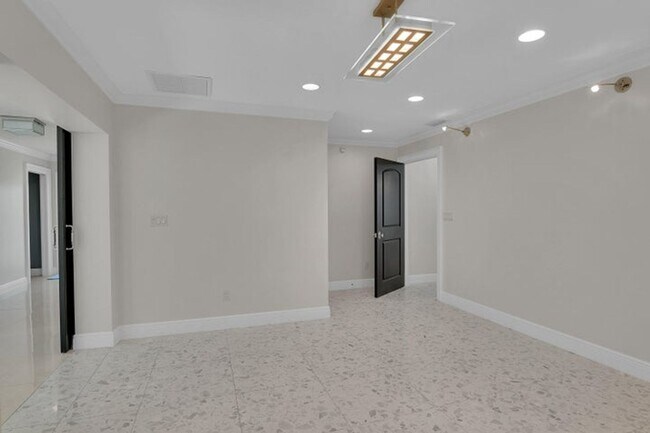 Building Photo - 8631 Steeplechase Dr