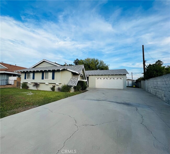 Building Photo - 824 N San Diego Ave