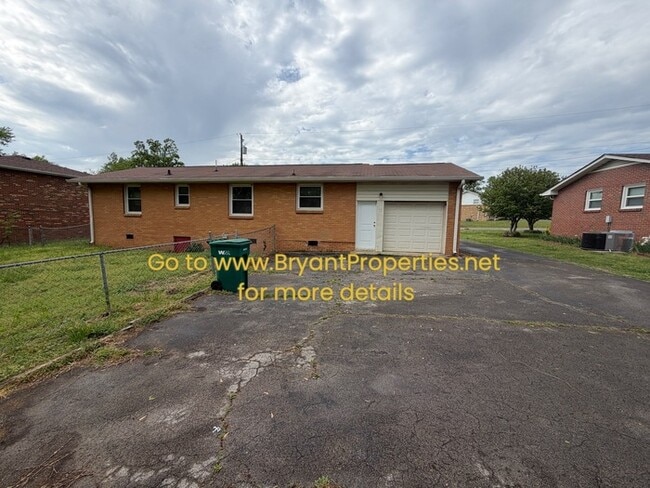 Building Photo - Single Home