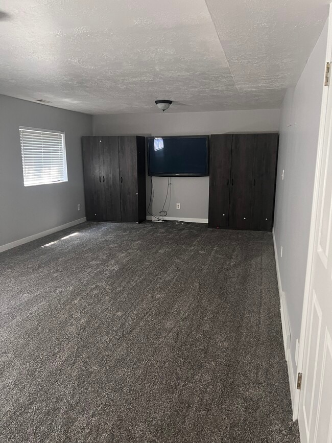 Building Photo - South Weber