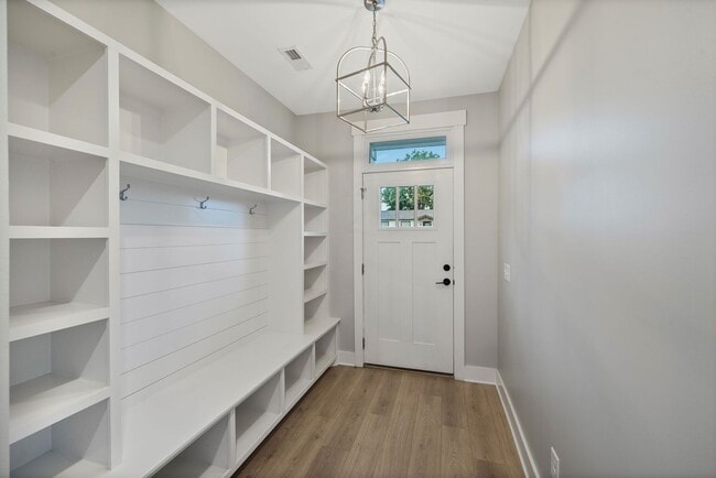 Building Photo - Stunning Modern Townhouse in the Heart of ...