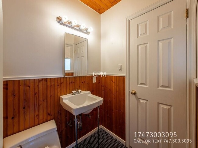 Building Photo - 10342 Mather Ave