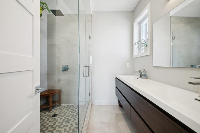 Building Photo - 306 New York Ave