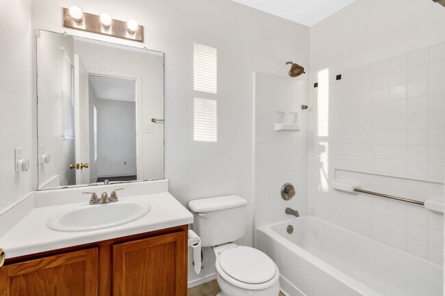 Building Photo - Charming 3 Bed, 2 Bath House with Serene Yard
