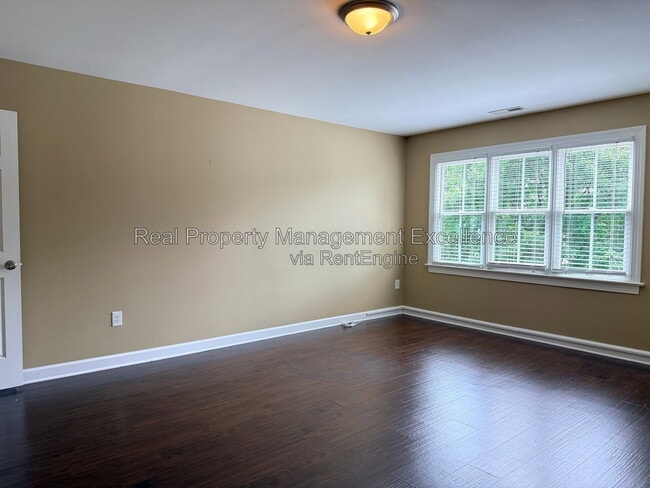 Building Photo - 616 Lake Artesia Ln
