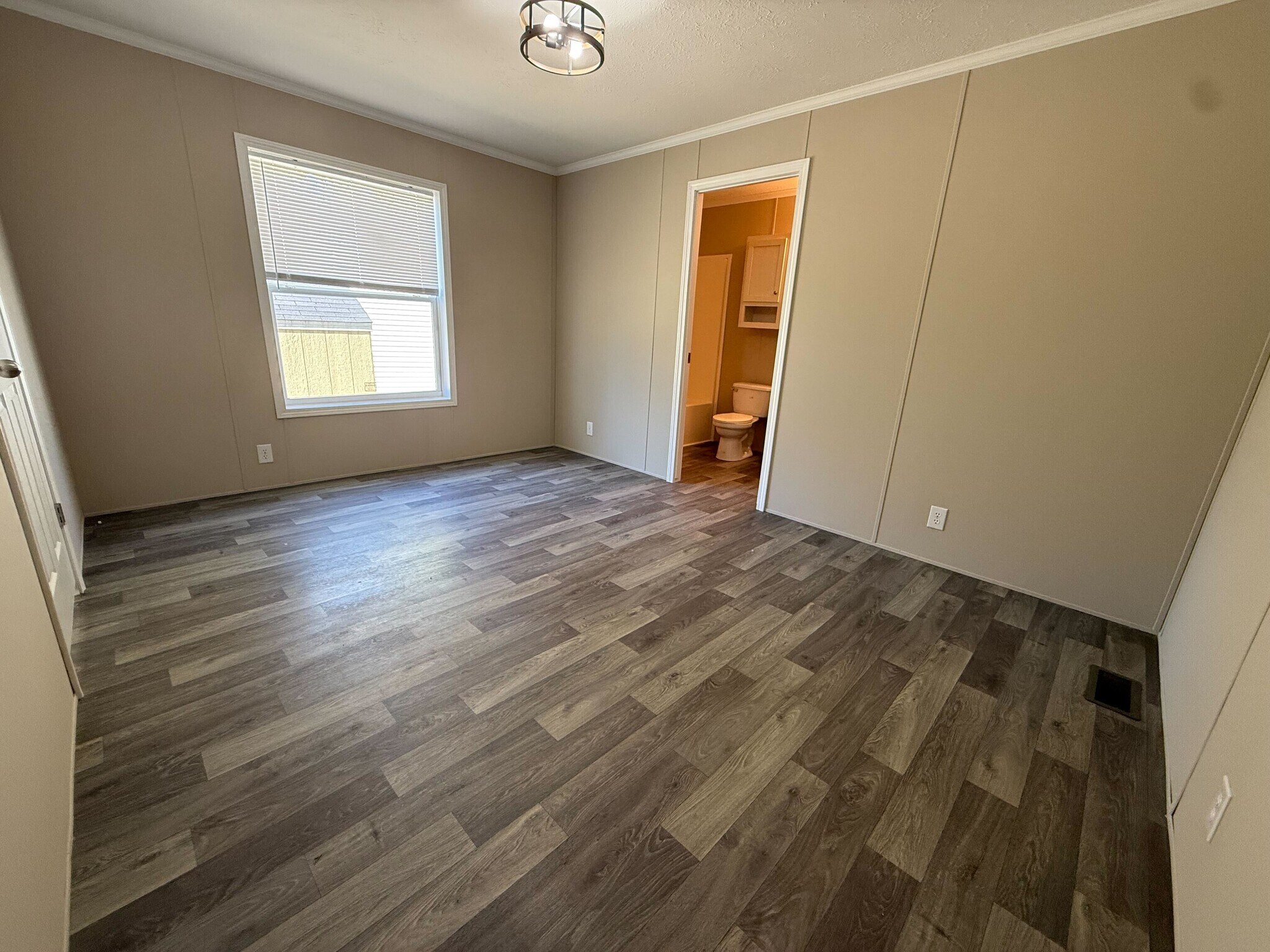 Building Photo - 12501 Apple Ln