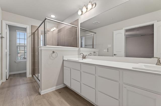 Building Photo - 2200 Davenport Dr