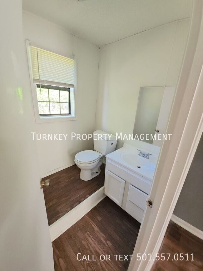 Building Photo - 1720 Pinewood Dr