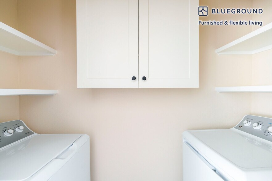 Building Photo - 1501 W Howard Ln