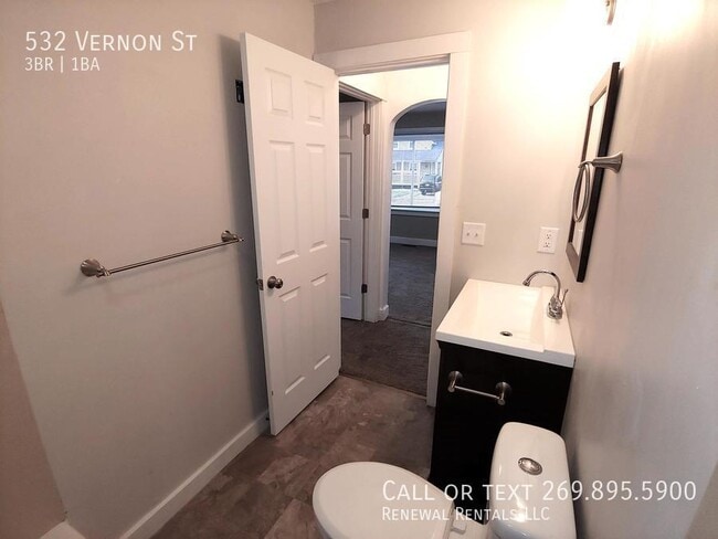 Building Photo - 532 Vernon St