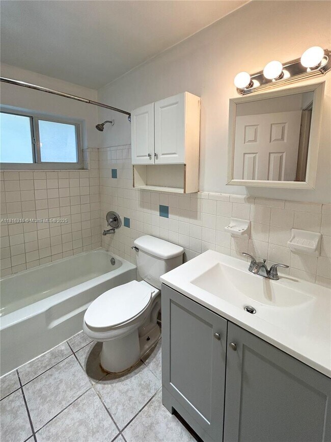 Building Photo - 3049 NW 9th Ave