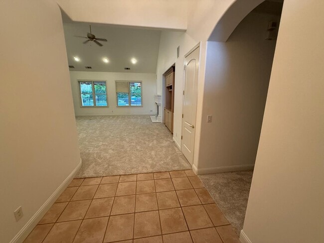 Building Photo - 10637 N Lochmoor Ln