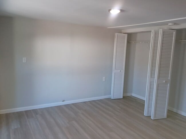 Building Photo - 5567 Meadowlark Ln