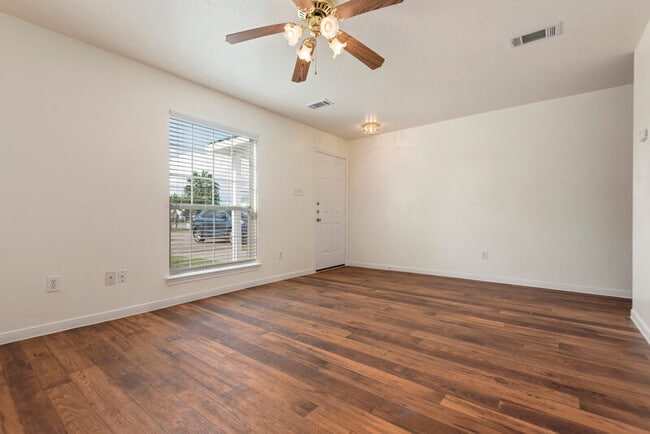 Building Photo - 2103 Aruba Calle