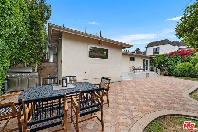 Building Photo - 465 N Kilkea Dr