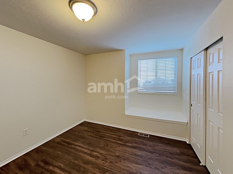 Building Photo - 5830 Impressions Dr