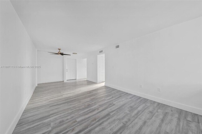 Building Photo - 910 Jefferson Ave