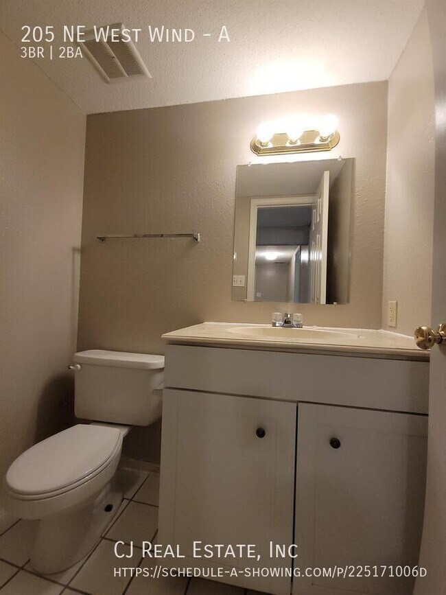 Building Photo - 205 NE Westwind Dr