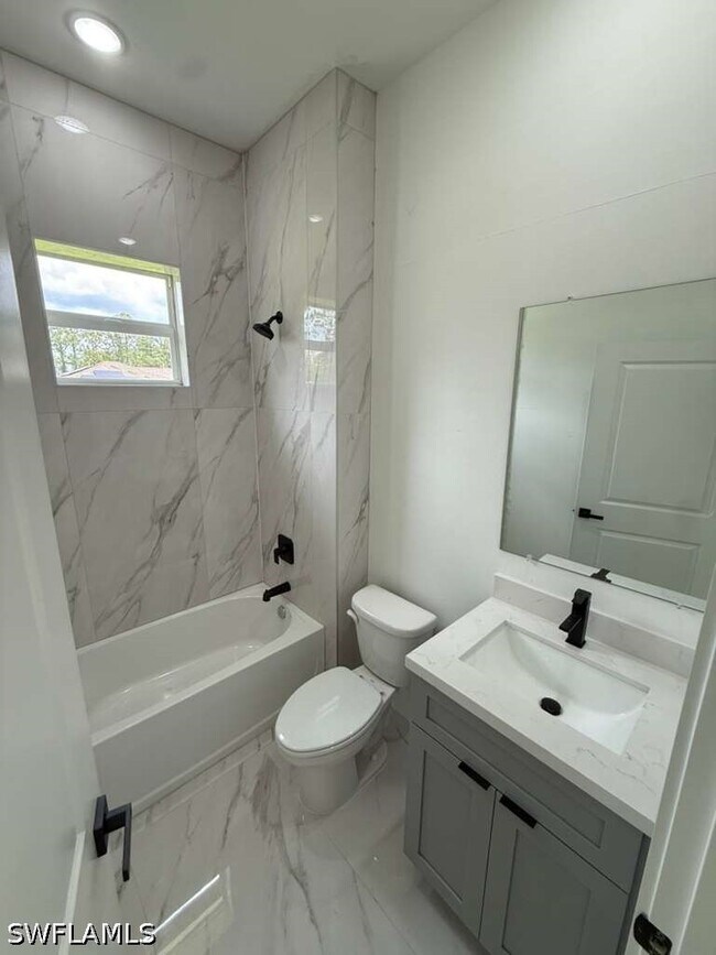 Building Photo - 723 Epps Brown St E