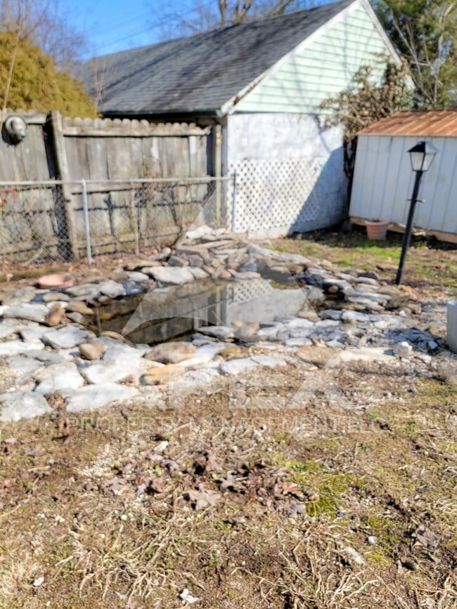 Building Photo - Craftsman Style 2 Bd 1.5- Ba Single Family Home with carport in North Knox!