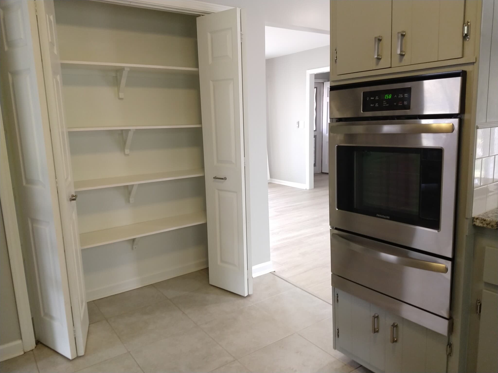 large pantry and gas single oven - 6457 Peacock Blvd
