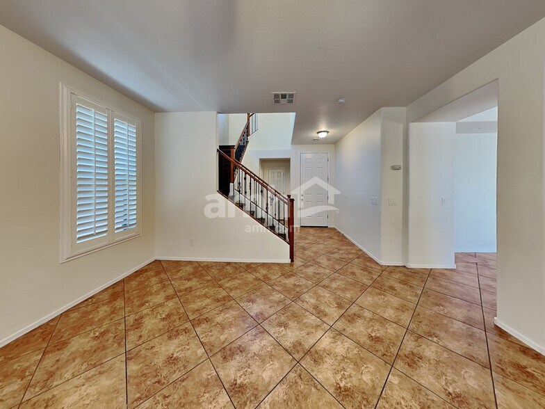 Building Photo - 6211 S Pearl Dr