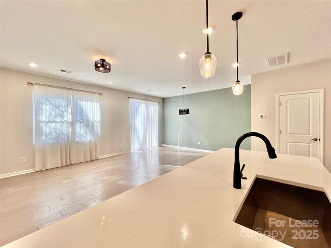 Building Photo - 5348 Somerset Hill Ln