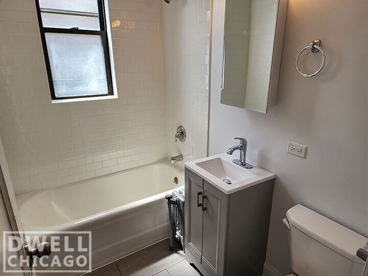 Building Photo - 3333 W Diversey Ave
